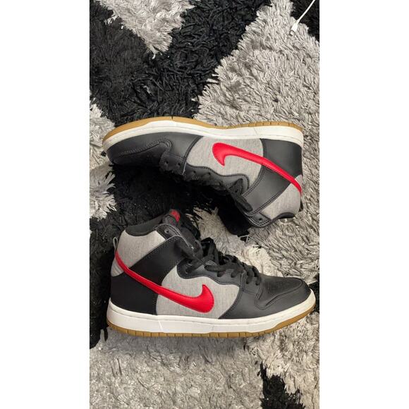 (305050-069) Nike SB Dunk High University Red Medium Grey Size 9 - Picture 1 of 5